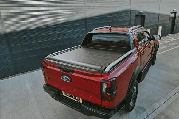 Roller shutters for pickup trucks: selection and installation