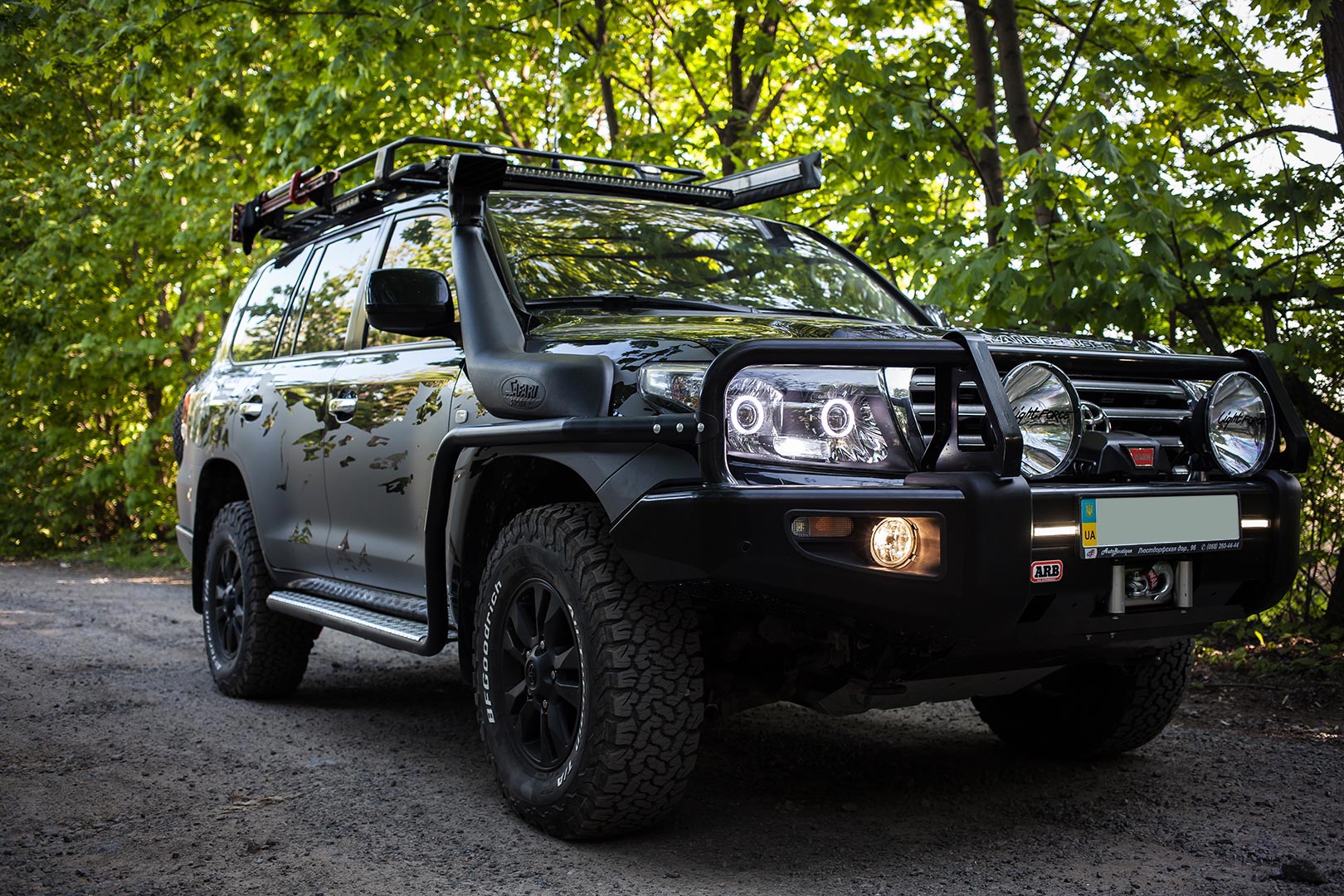 Tuning Toyota LC200 Off-road Style