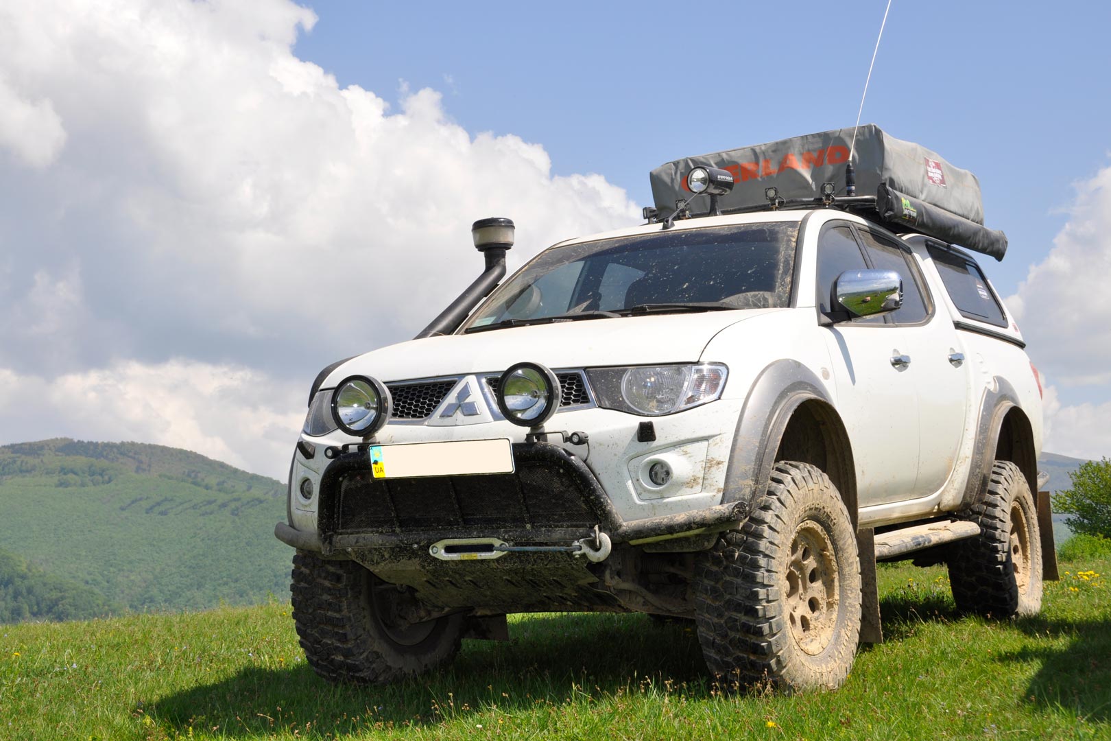 Tuning and expedition in the mountains on Mitsubishi L200 photos and details