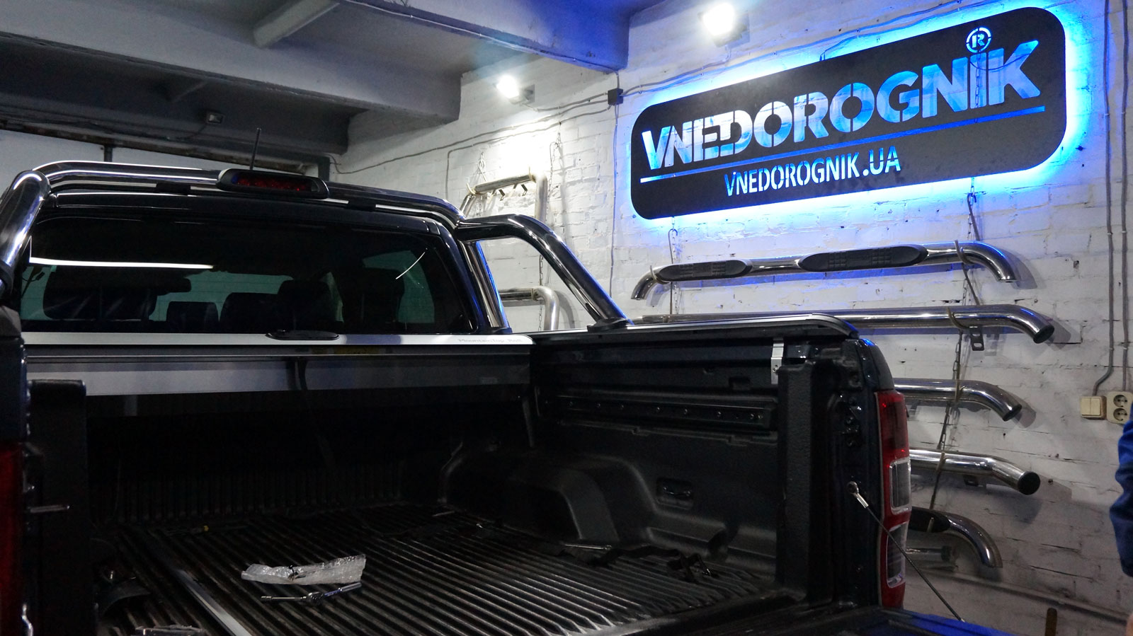 Roll cover installation on Ford Ranger Limited